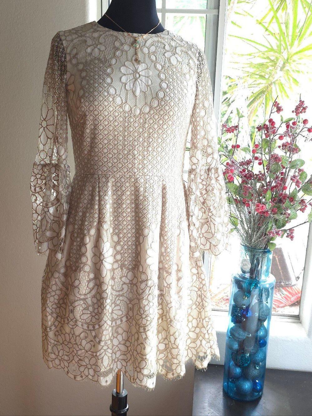 🍒EUC🍒 KADIN LACE DRESS - Picture 2 of 9
